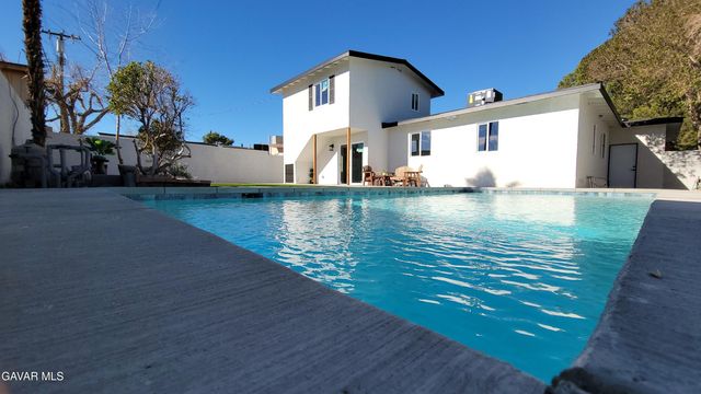 1826 E Avenue Q12 Avenue, Palmdale, CA 93550