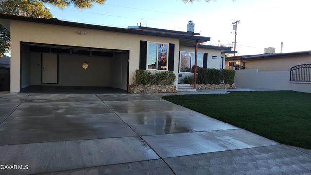 1826 E Avenue Q12 Avenue, Palmdale, CA 93550