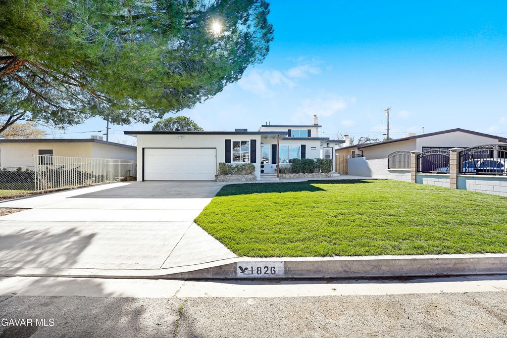 1826 E Avenue Q12 Avenue, Palmdale, CA 93550