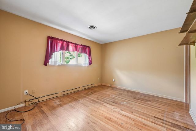 297 HARRISONVILLE LAKE RD, Pilesgrove, NJ 08098