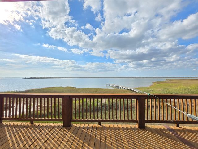 3345 Bay Point Drive, Palacios, TX 77465