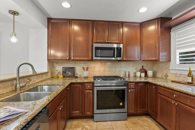 857 Carlisle Way 128, Sunnyvale, CA 94087