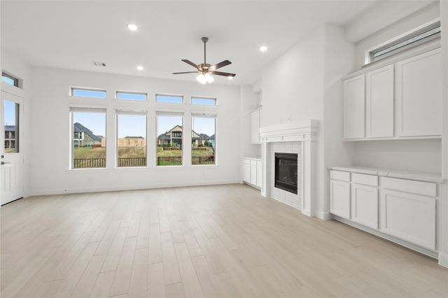 124 Peninsula Point Drive, Montgomery, TX 77356