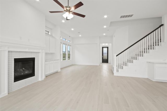 124 Peninsula Point Drive, Montgomery, TX 77356