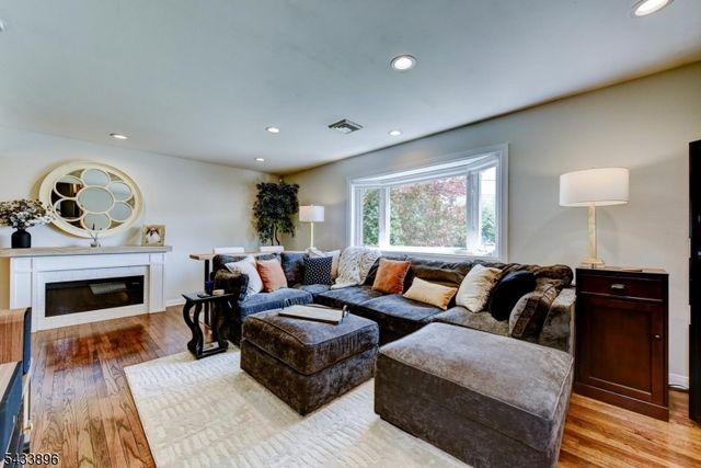 11 Carlisle Rd, Wayne Twp., NJ 07470