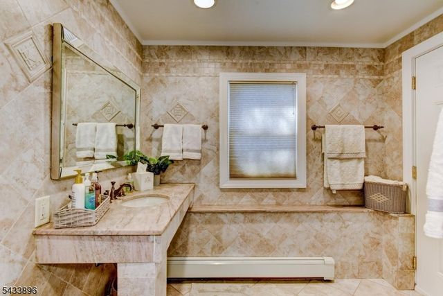11 Carlisle Rd, Wayne Twp., NJ 07470