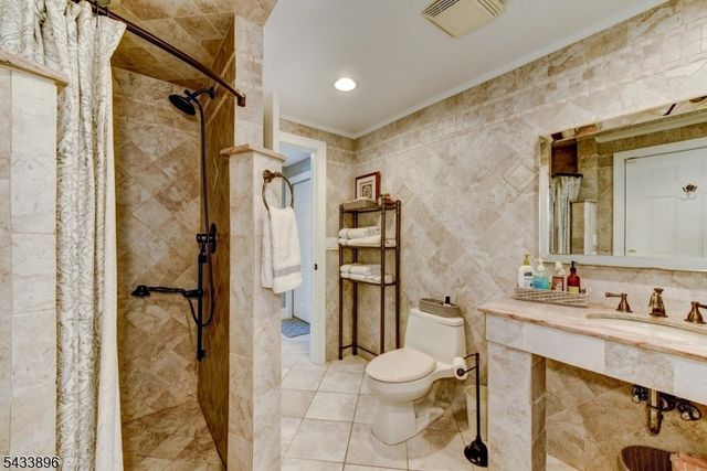 11 Carlisle Rd, Wayne Twp., NJ 07470