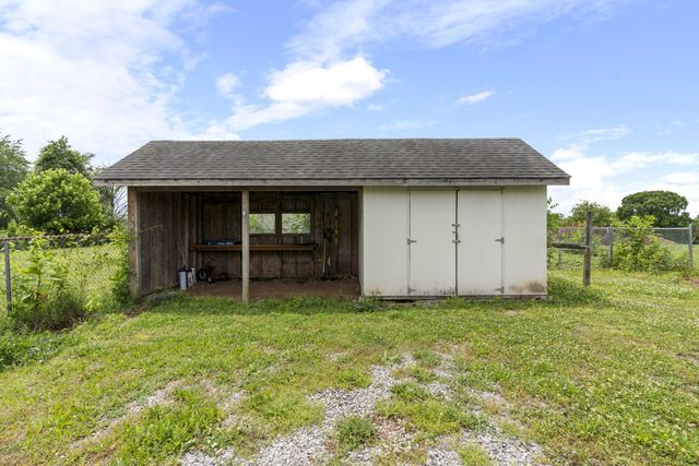873 Rock Springs Rd, Castalian Springs, TN 37031