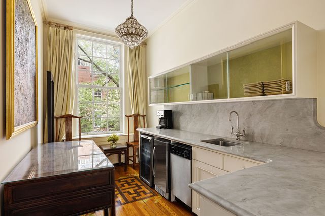 6 SUTTON Square, New York City, NY 10022