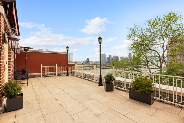 6 SUTTON Square, New York City, NY 10022