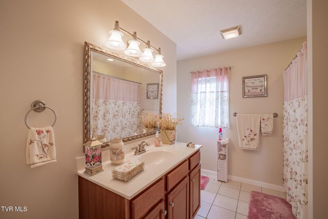 1015 Cedar Hills Drive, Church Hill, TN 37642