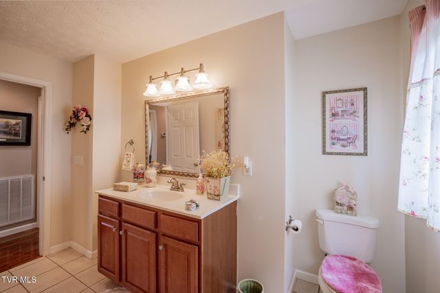 1015 Cedar Hills Drive, Church Hill, TN 37642