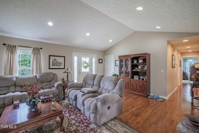 1015 Cedar Hills Drive, Church Hill, TN 37642