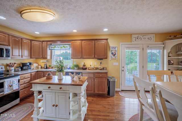 1015 Cedar Hills Drive, Church Hill, TN 37642
