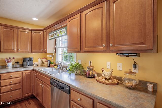 1015 Cedar Hills Drive, Church Hill, TN 37642