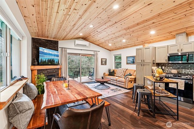 7374 Mt Baker Highway, Deming, WA 98244