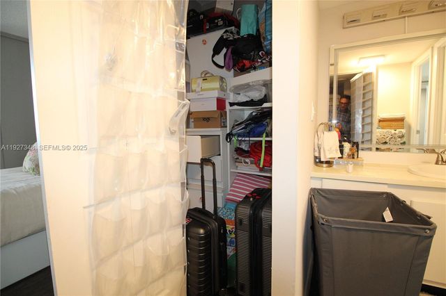 20379 W Country Club Dr 2237, Aventura, FL 33180