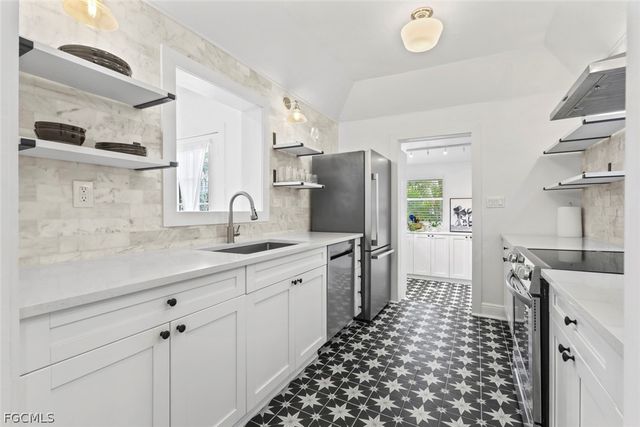 1414 Alhambra DR, Fort Myers, FL 33901