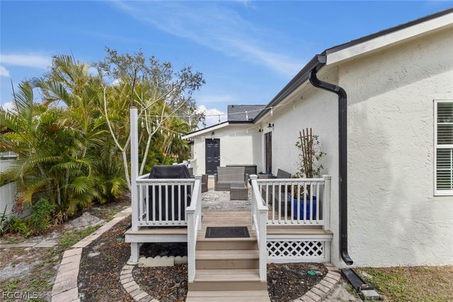 1414 Alhambra DR, Fort Myers, FL 33901