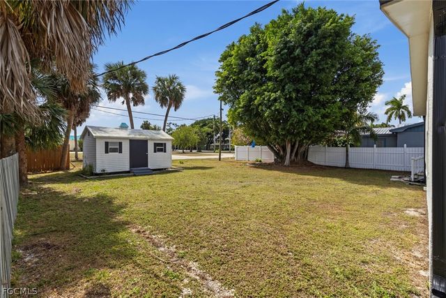 1414 Alhambra DR, Fort Myers, FL 33901