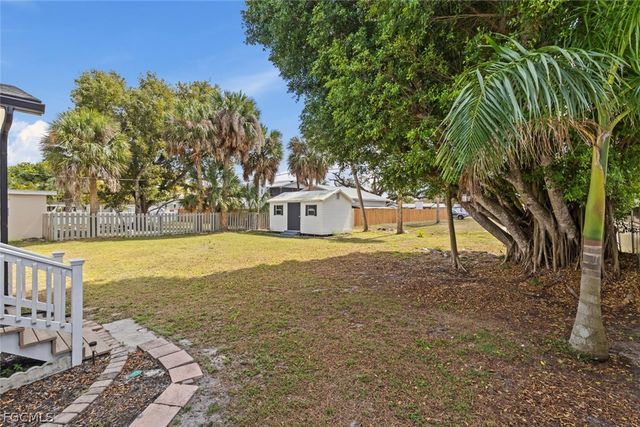 1414 Alhambra DR, Fort Myers, FL 33901