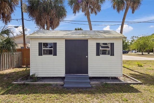 1414 Alhambra DR, Fort Myers, FL 33901