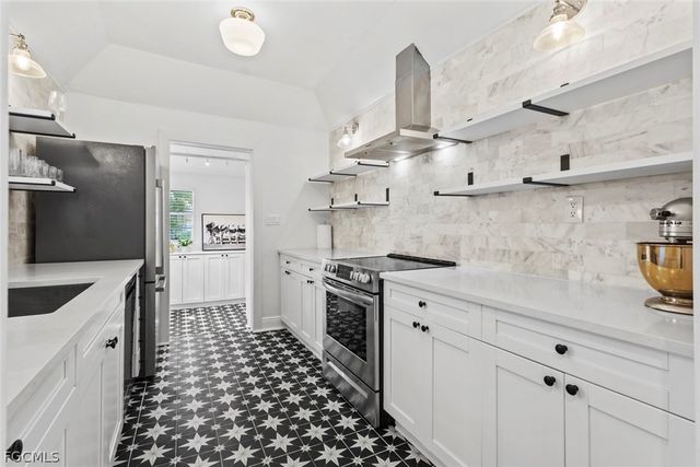 1414 Alhambra DR, Fort Myers, FL 33901