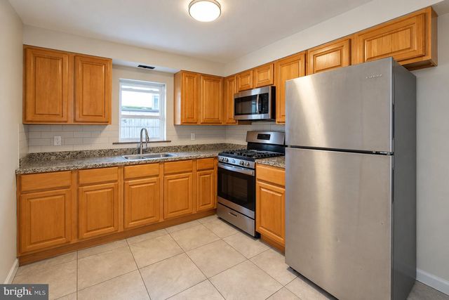 46 E UNION ST, Burlington, NJ 08016