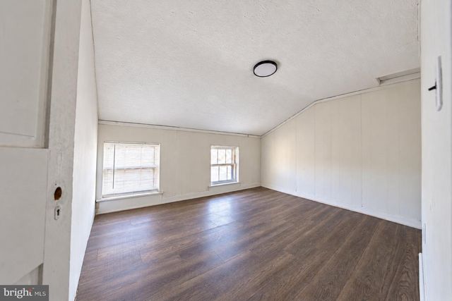 46 E UNION ST, Burlington, NJ 08016