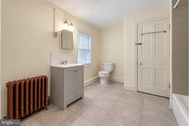46 E UNION ST, Burlington, NJ 08016