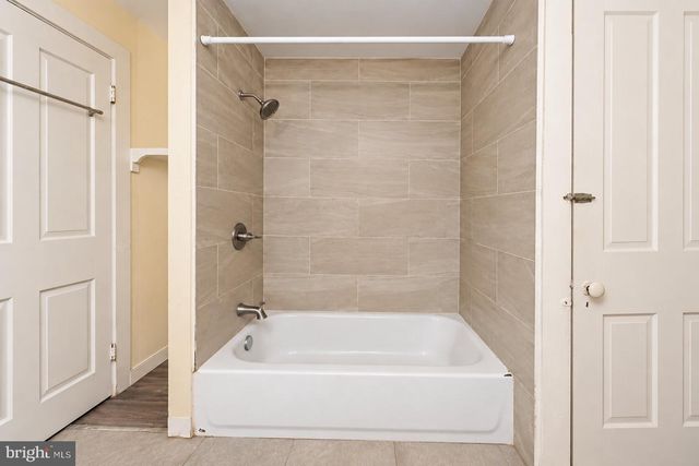 46 E UNION ST, Burlington, NJ 08016
