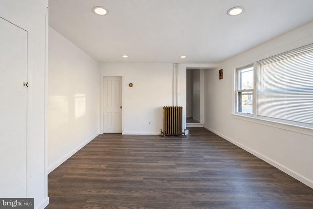 46 E UNION ST, Burlington, NJ 08016