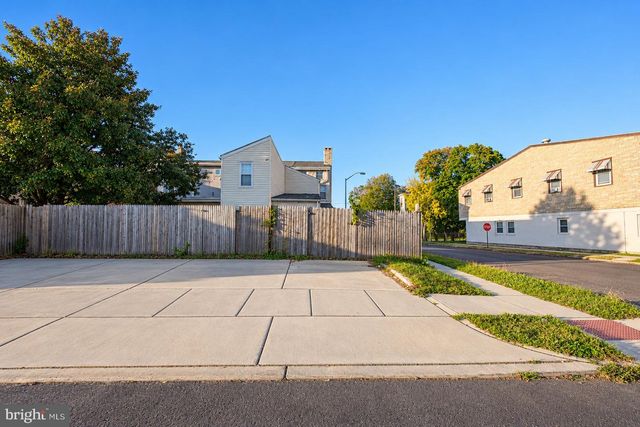46 E UNION ST, Burlington, NJ 08016
