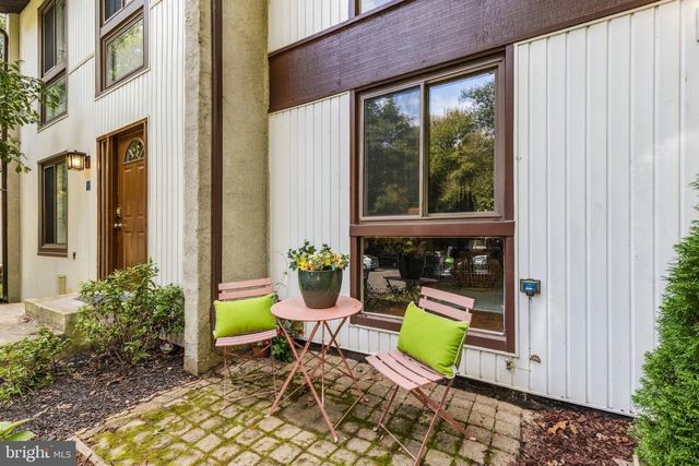 2424 CLOUDCROFT SQ, Reston, VA 20191