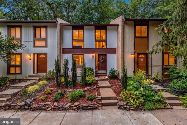 2424 CLOUDCROFT SQ, Reston, VA 20191