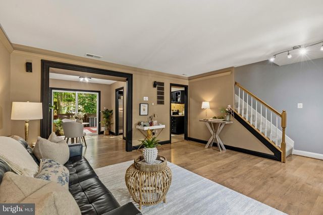 2424 CLOUDCROFT SQ, Reston, VA 20191