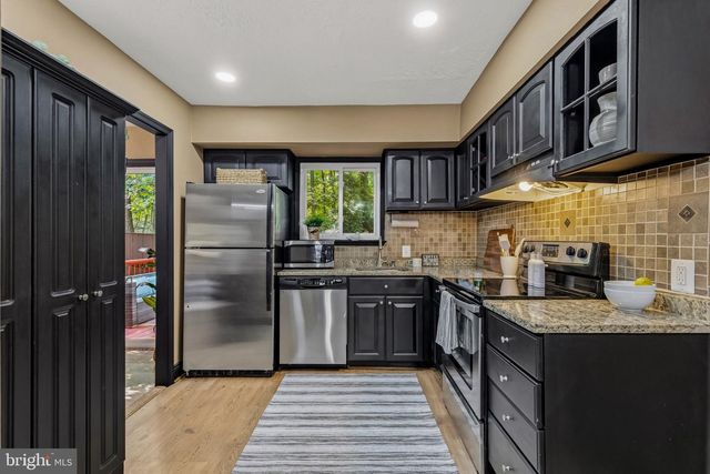 2424 CLOUDCROFT SQ, Reston, VA 20191