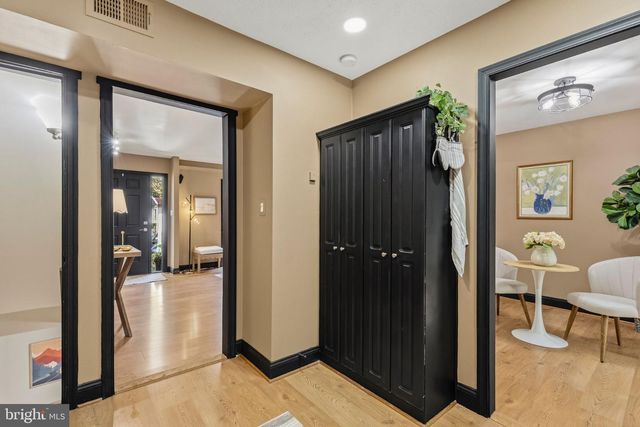 2424 CLOUDCROFT SQ, Reston, VA 20191