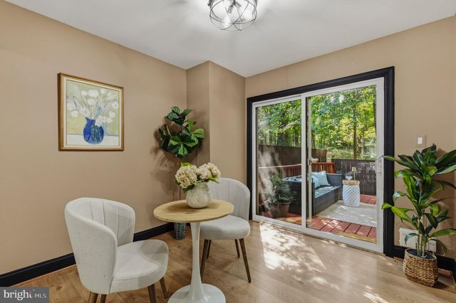 2424 CLOUDCROFT SQ, Reston, VA 20191