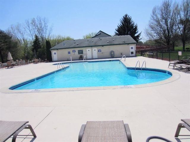 735 Clubhouse Drive, Ypsilanti, MI 48197
