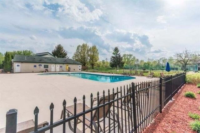 735 Clubhouse Drive, Ypsilanti, MI 48197