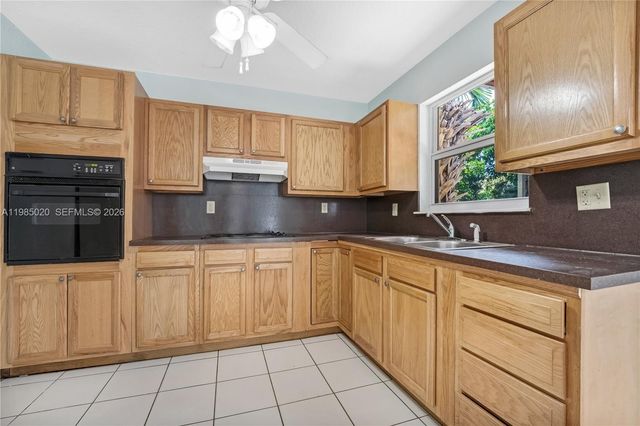 340 SE 4th St, Deerfield Beach, FL 33441