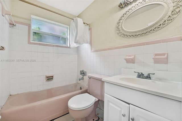 340 SE 4th St, Deerfield Beach, FL 33441