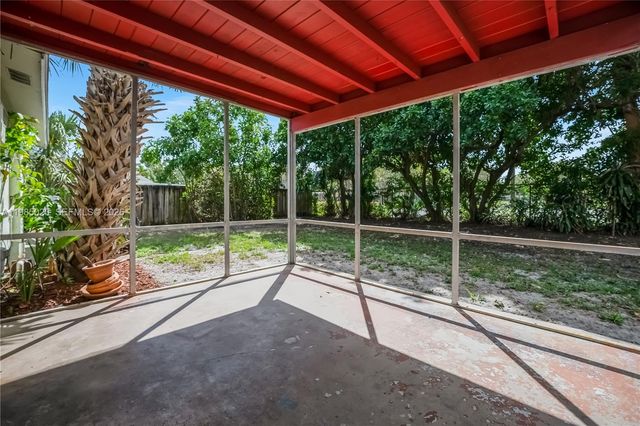 340 SE 4th St, Deerfield Beach, FL 33441