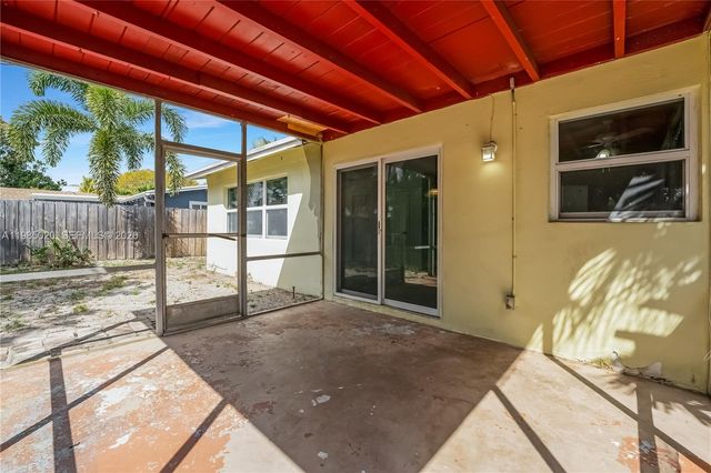 340 SE 4th St, Deerfield Beach, FL 33441