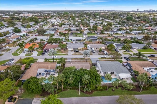 340 SE 4th St, Deerfield Beach, FL 33441