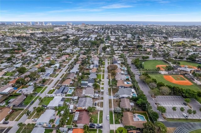 340 SE 4th St, Deerfield Beach, FL 33441