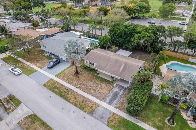 340 SE 4th St, Deerfield Beach, FL 33441