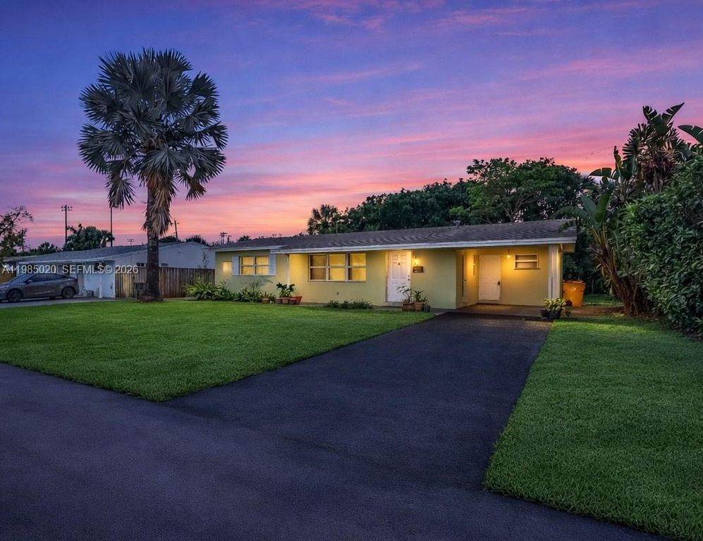 340 SE 4th St, Deerfield Beach, FL 33441