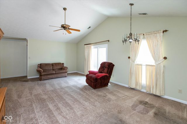 9441 Colony Pointe East, Indianapolis, IN 46250